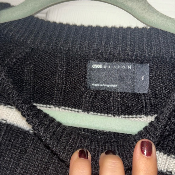 Cropped Striped Sweater - Picture 3 of 3